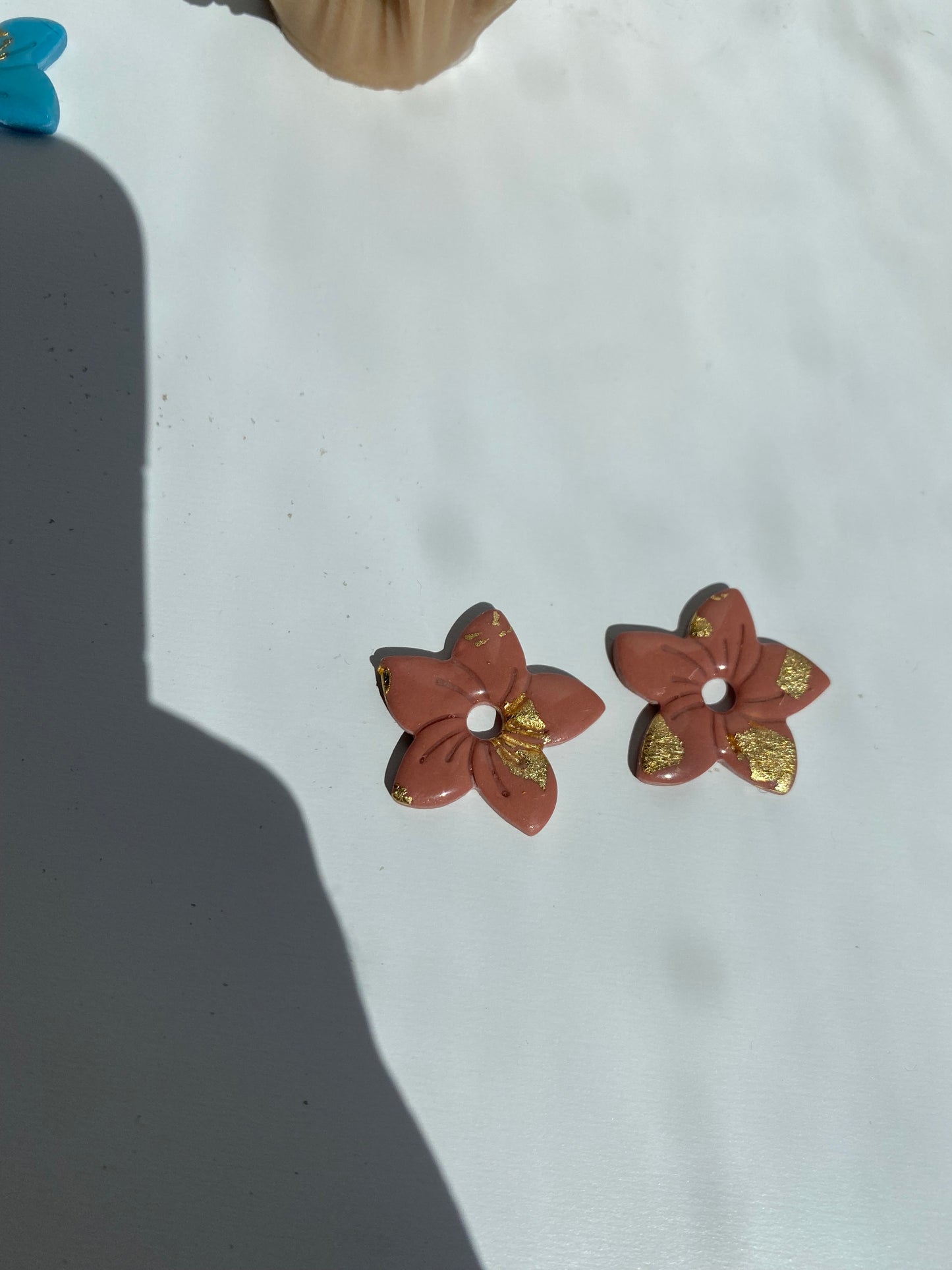 Liliane feuille doré I Breloques fleurs exotique interchangeables ( vendus sans créoles )