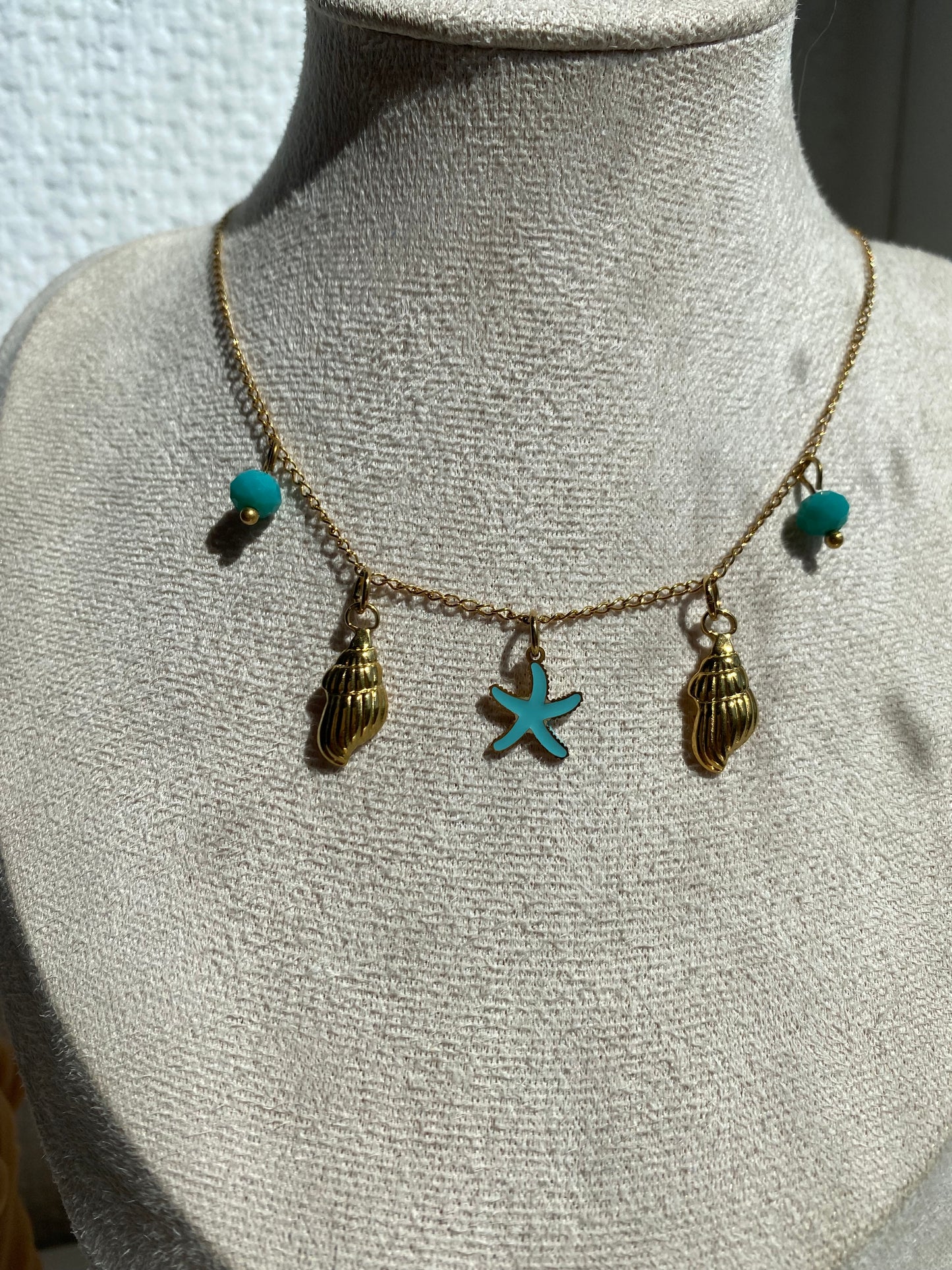 Shaheena I Collier multi-charms bleu