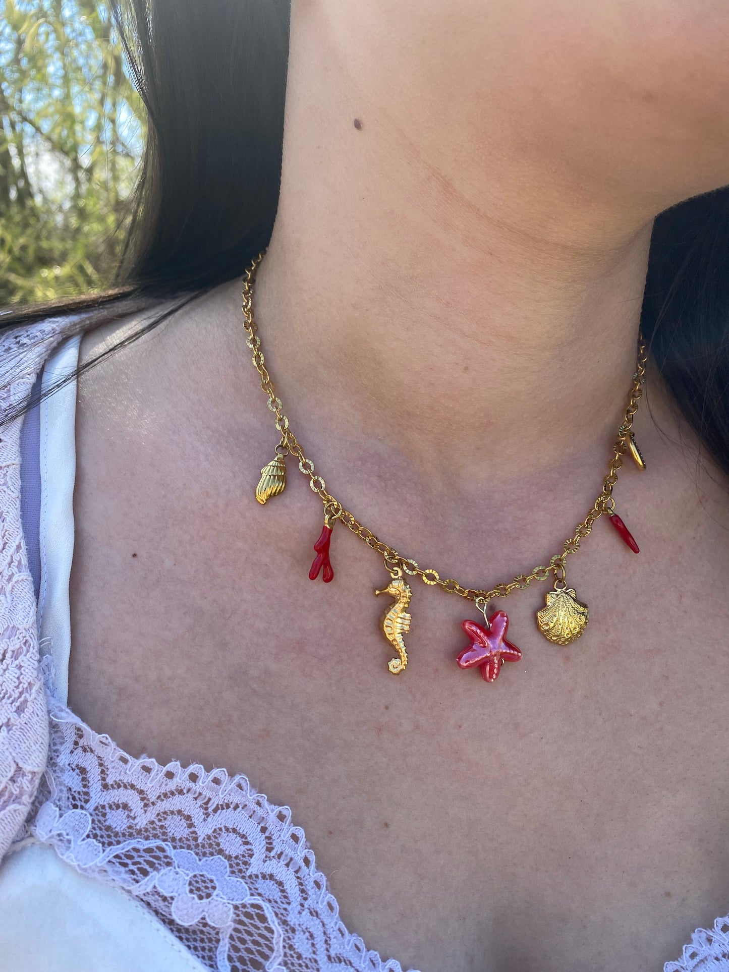 Manon I Collier rouge multibreloques