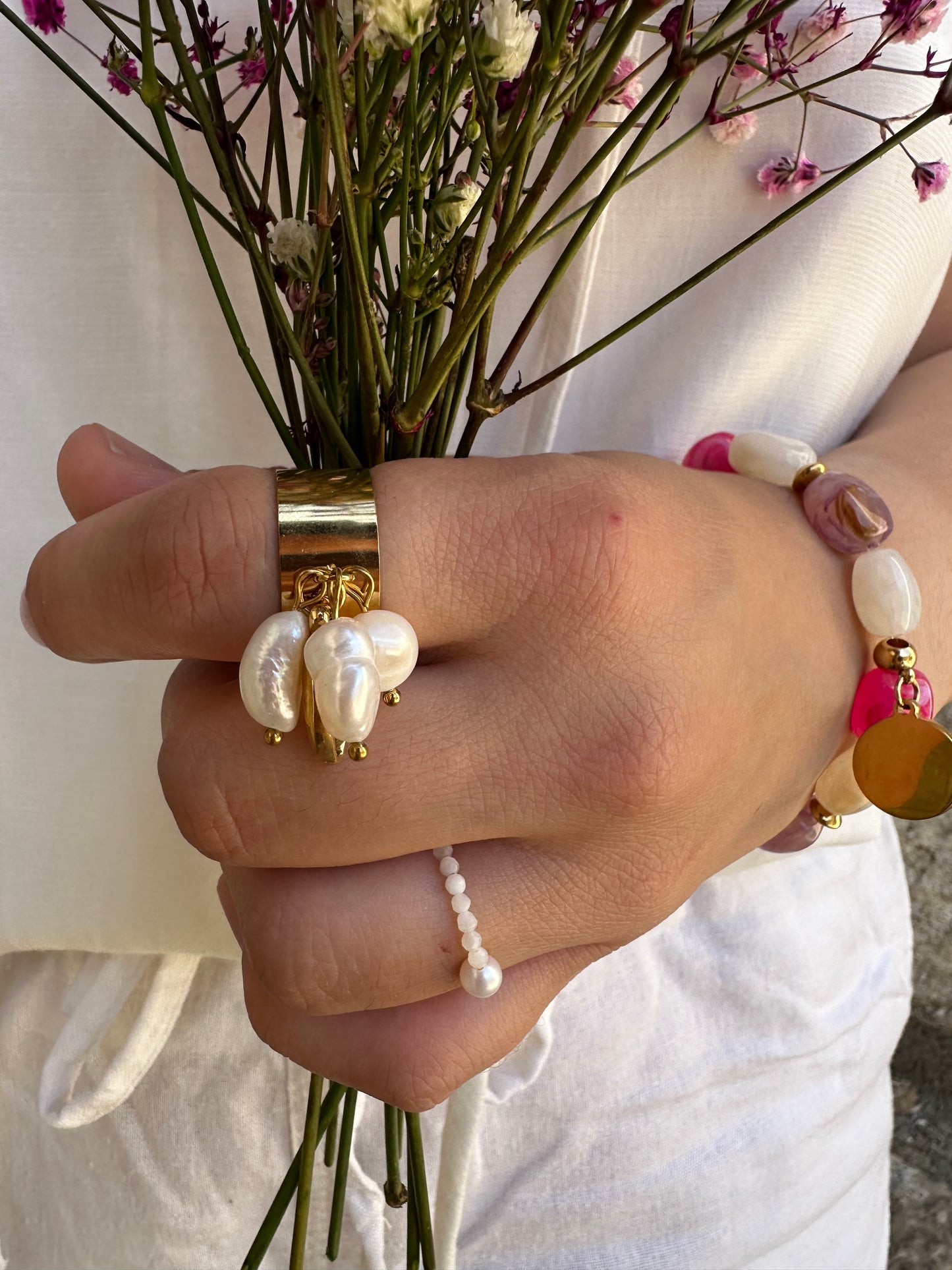 Tess - Bague multi breloques perles d'eau douce