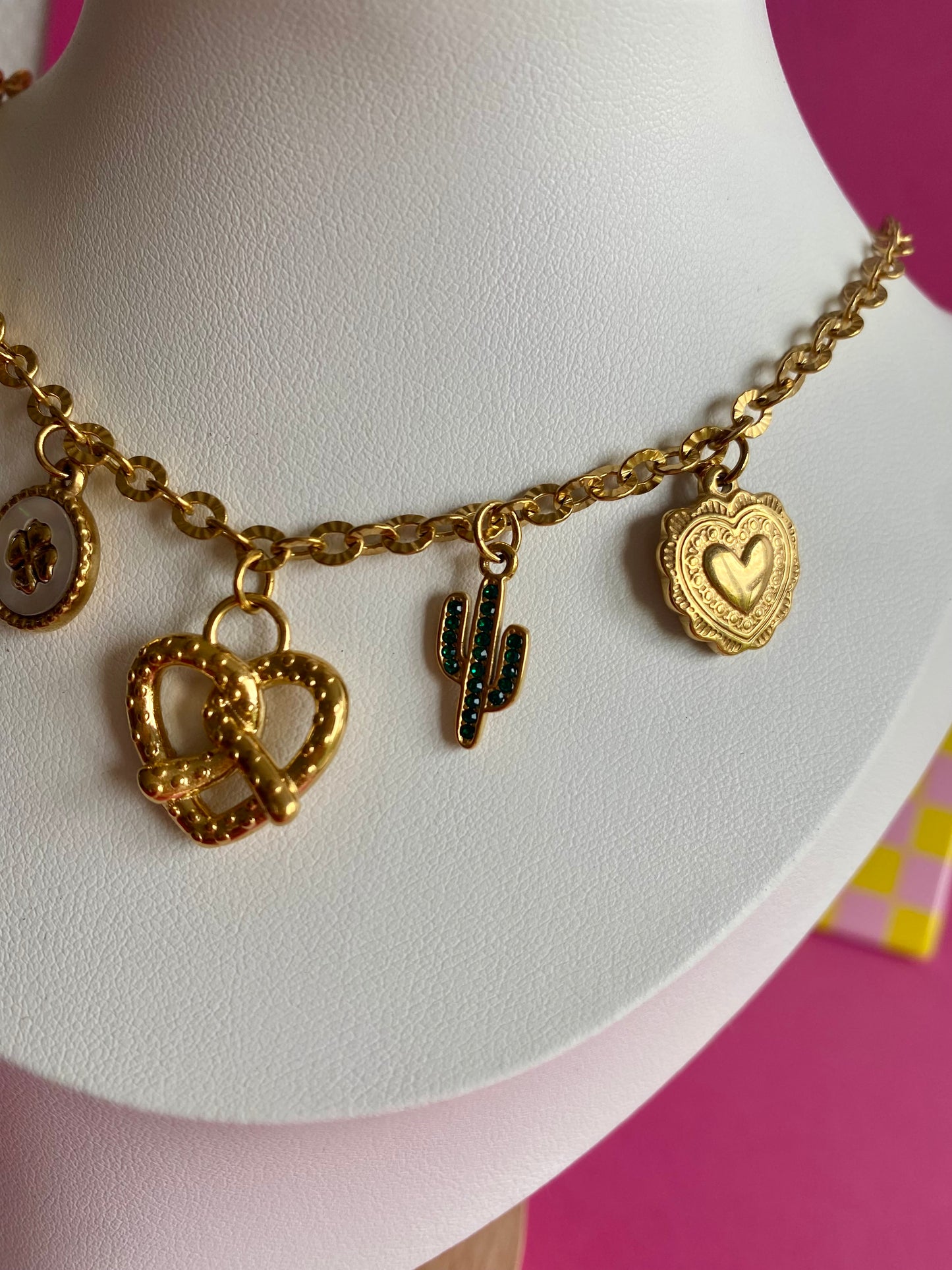 Collier bretzel - pièce unique